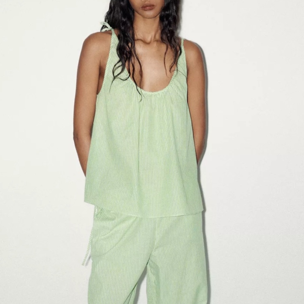 💚🥝🐢 ZARA STRIPED STRAPPY TOP